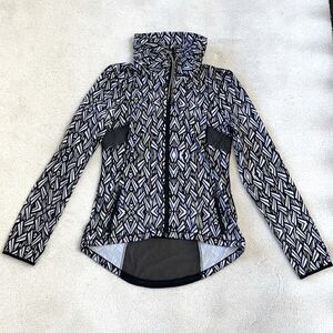 Titika Active Couture Women's Size 8 Black and White Jacket Graphic Zip.